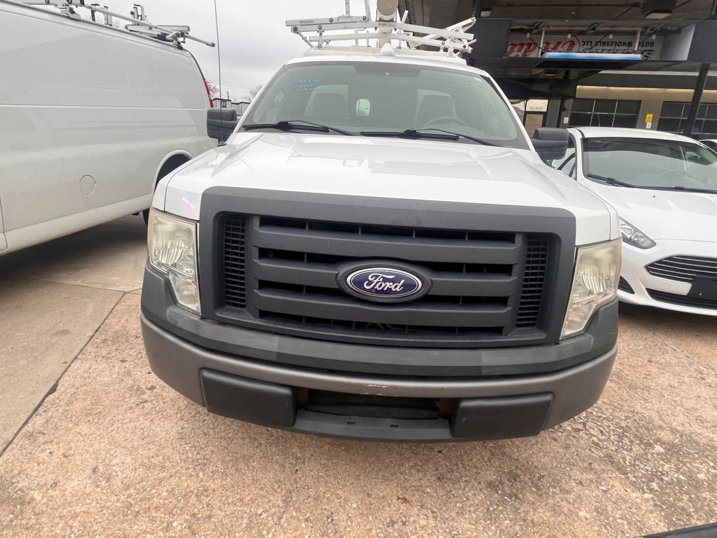 2010 WHITE FORD F-150 STX; XL; XLT STX 6.5-ft. Bed 2WD (1FTMF1CW7AK) with an 4.6L V8 SOHC 24V engine, 4-Speed Automatic transmission, located at 8101 E. Skelly Dr., Tulsa, OK, 74129, (918) 592-3593, 36.121891, -95.888802 - Photo#3